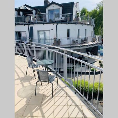 Uroczy Apartament Z Basenem I Kortem Tenisowym Поберово Экстерьер фото