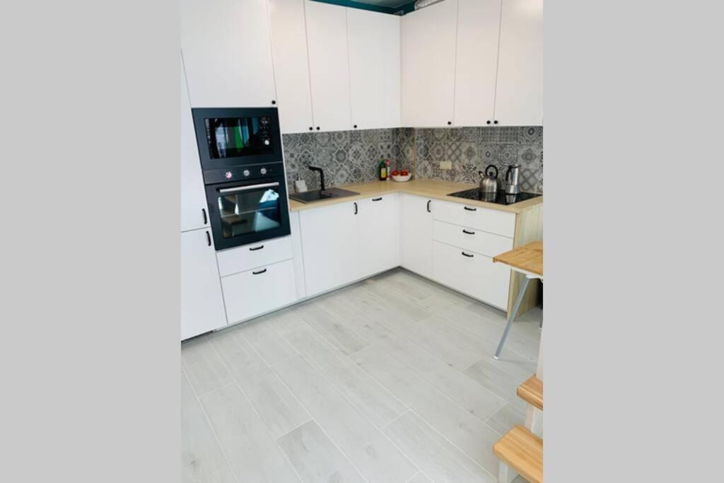 Uroczy Apartament Z Basenem I Kortem Tenisowym Поберово Экстерьер фото