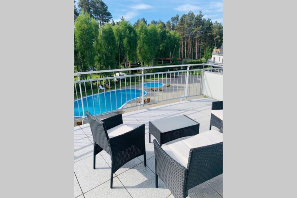 Uroczy Apartament Z Basenem I Kortem Tenisowym Поберово Экстерьер фото