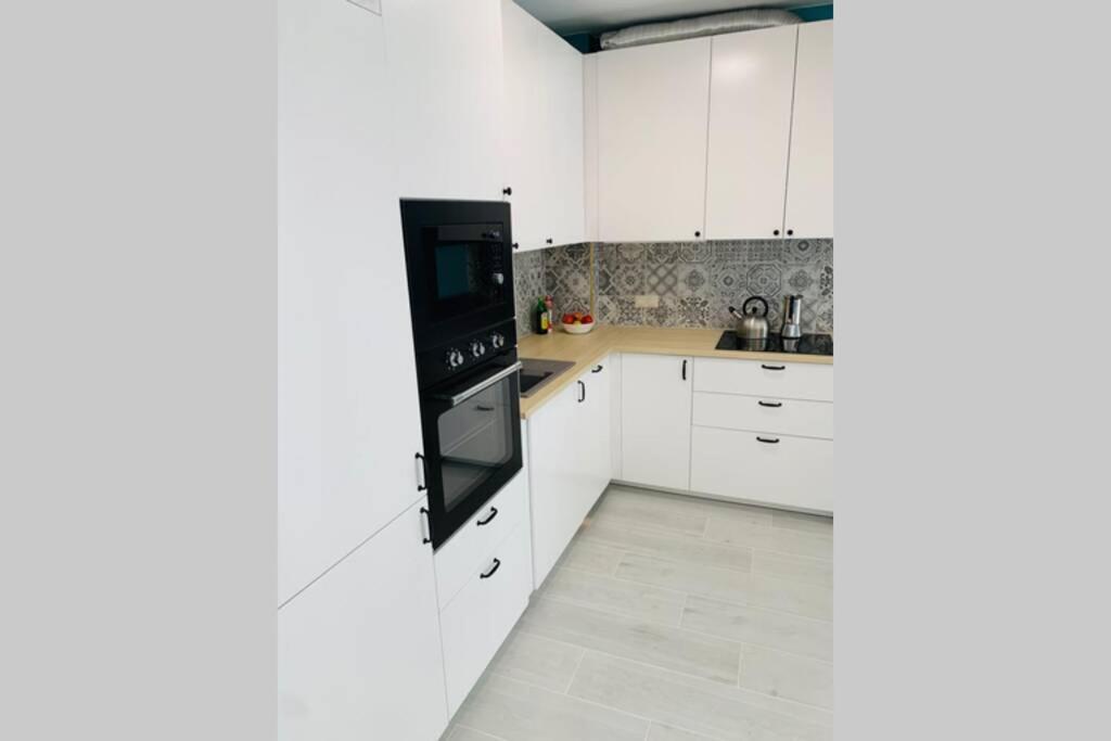 Uroczy Apartament Z Basenem I Kortem Tenisowym Поберово Экстерьер фото